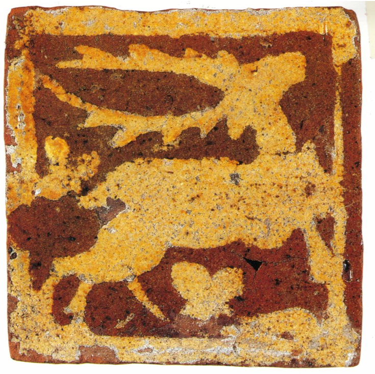 Carreau de pavement &agrave; engobe &agrave; la devise du cerf volant. Mus&eacute;e de Saint-Omer.