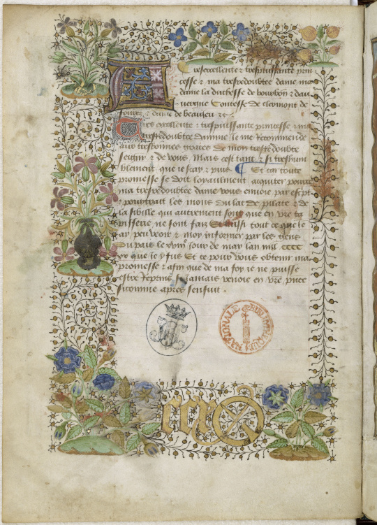 Chiffre et devise d'Antoine de la Sale, associ&eacute; &agrave; des rosiers aux fleurs bleues et la devise du bouquet de violettes d'Agn&egrave;s de Bourgogne.&nbsp;Paradis de la Reine Sibylle, Chantilly, Mus&eacute;e Cond&eacute;, ms. 653, fol.1v.