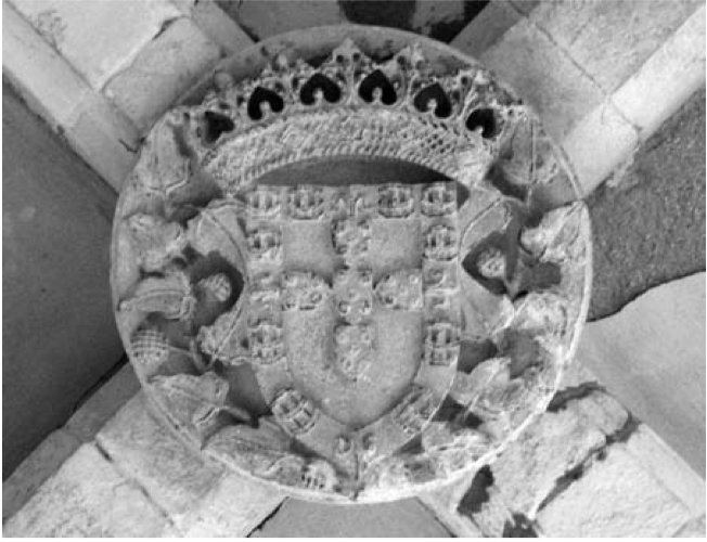 Une branche de lierre entourant un écu aux armes de D.Duarte. Monastère de Batalha (photo. Humberto Nuno de Oliveira)
