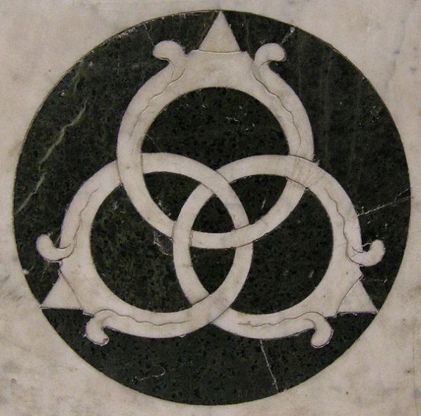 La devise des trois bagues&nbsp;sur le d&eacute;cor du temple &nbsp;du Saint-S&eacute;pulcre de l'&eacute;glise Saint-Pancrace de Florence
